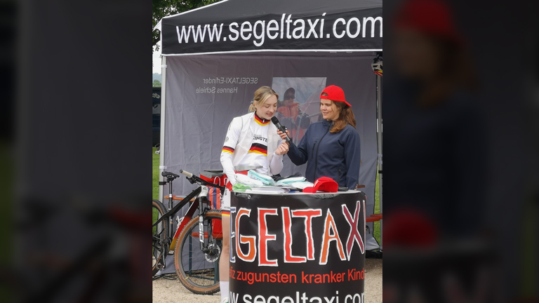 Losfee Marion Fromberger und Moderatorin Karola Schiele